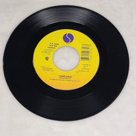 K.D. Lang And the Reclines Three Days / Trail Of Broken Hearts 45 RPM Vinyl 1989 - Picture 2 of 5